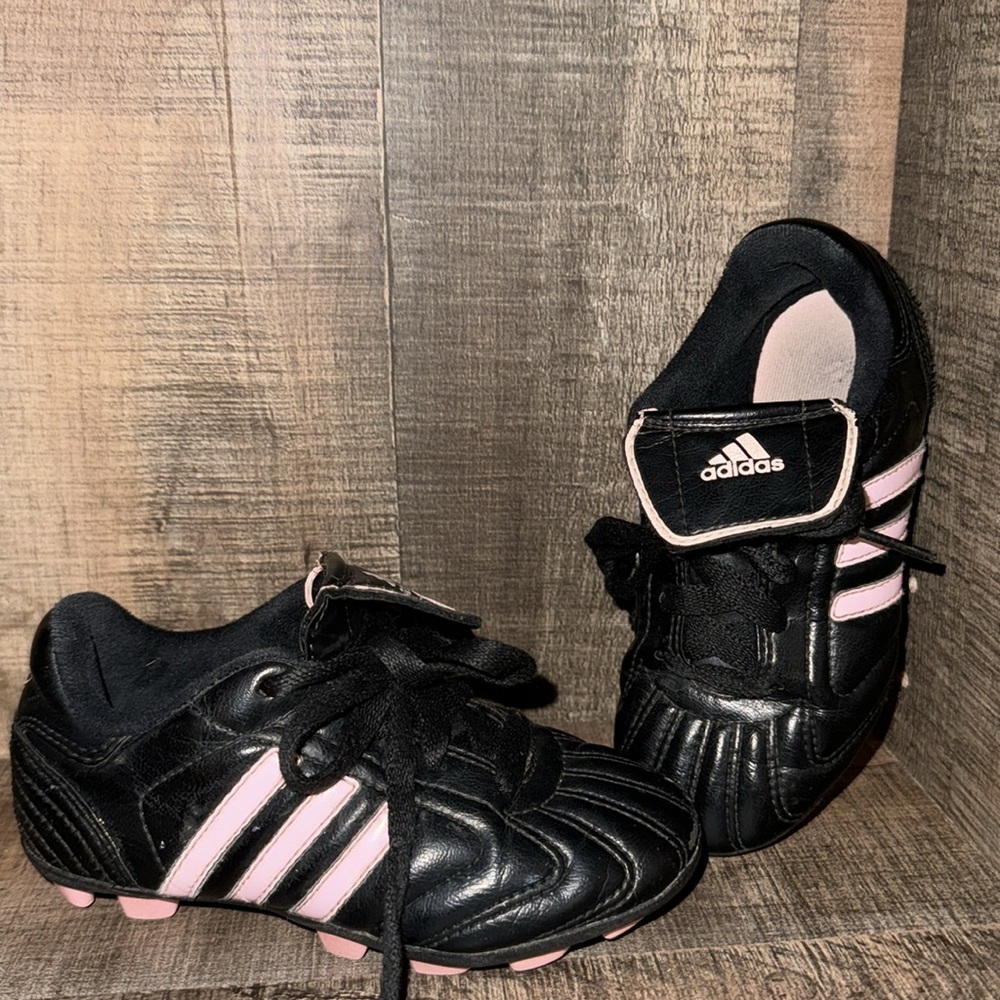ADIDAS CLEATS-‎ size 10